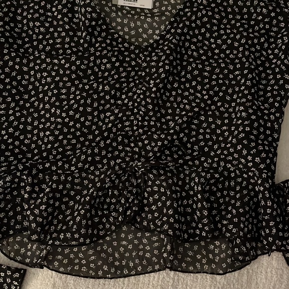 NWT H&M Drawstring Detail Chiffon Blouse 🕸️ - Picture 9 of 13